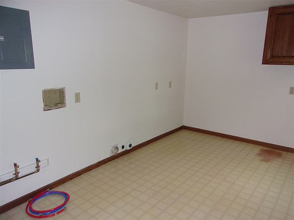 5th image of 313 Meek Ave