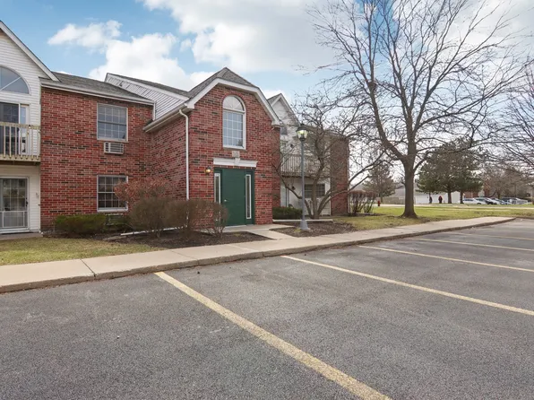 501 Leah Ln APT 2D, Woodstock, IL 60098