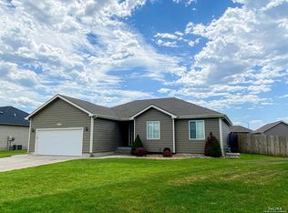 626 Joanie Ln, Salina, KS 67401
