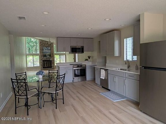 4th image of 4515 Carolyn Cove Ln N