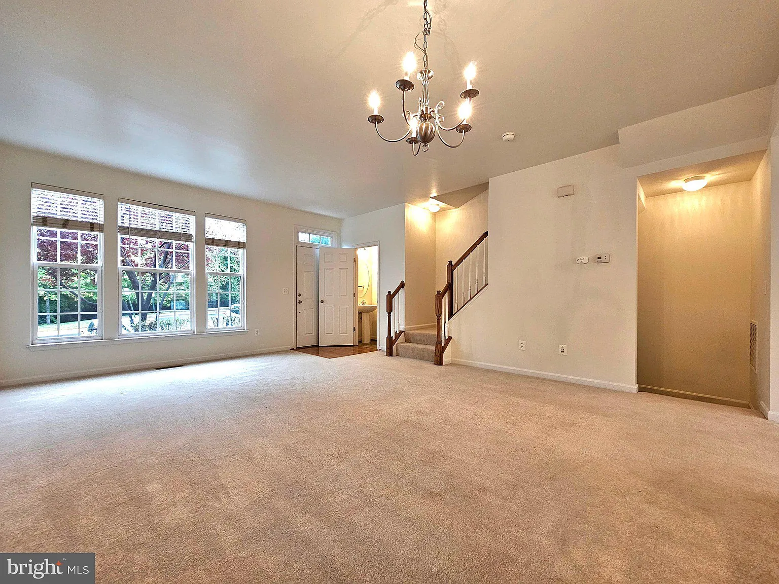 3 bed, 3.5 bath, 2006 sqft, $2,650 — Photo 4