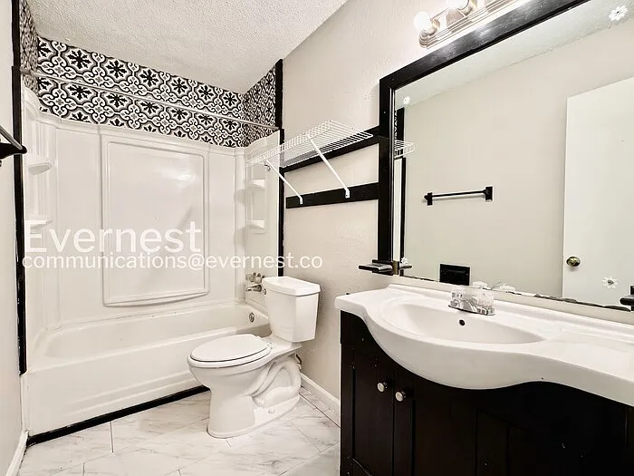 1756 S Pine Ave — Photo 14