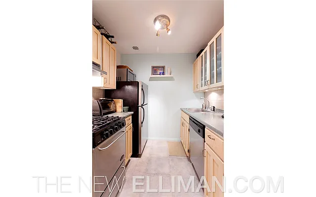 Sold by Douglas Elliman | media 16