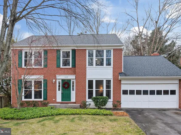 1449 Powells Tavern Pl, Herndon, VA 20170