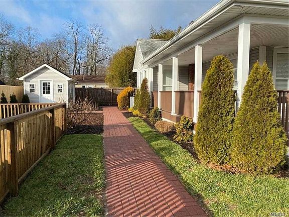 3rd image of 170 Huntington Dr