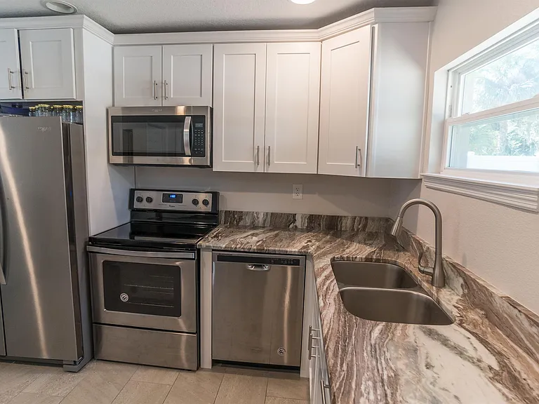 1517 N Grandview St #1 — Photo 6
