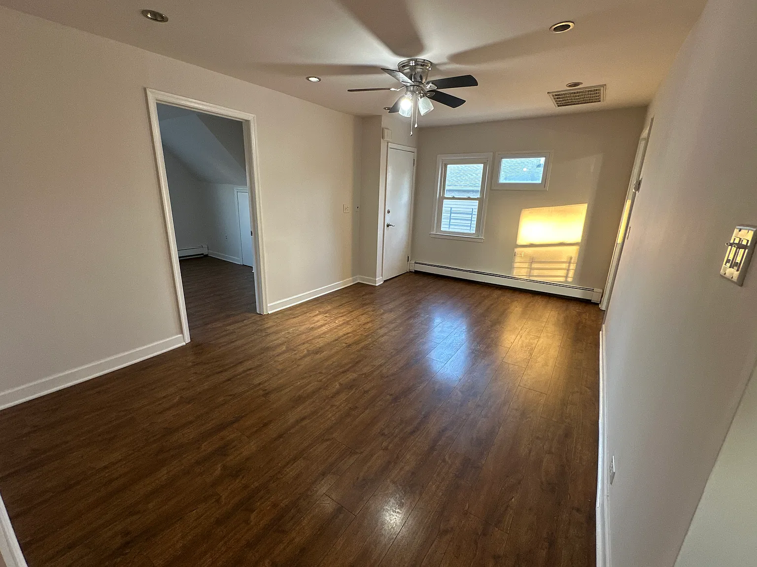 2 bed, 1100 sqft, $2,400 — Photo 2