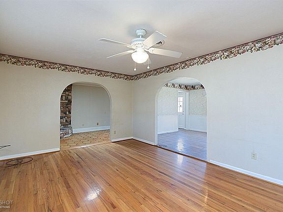 4th image of 1463 N Willis St