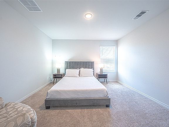 3rd image of 3712 Kings Dr