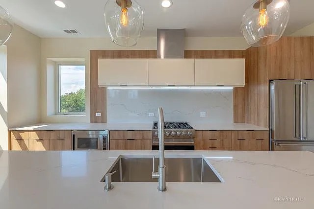 2110 W Washington Blvd #3 — Photo 3