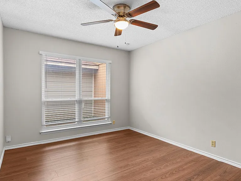 6822 Mountain Spring St — Photo 10