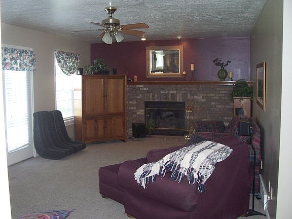 One of 2 family rooms