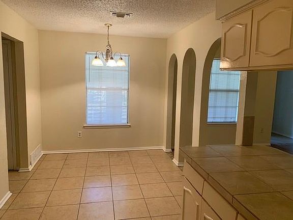4th image of 2707 Hilldale Blvd