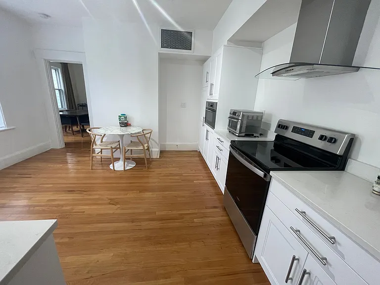 23 Essex St #2 — Photo 11