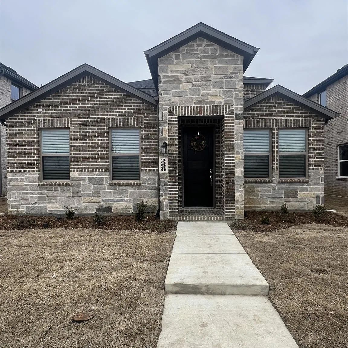 4 bed, 1956 sqft, $2,400 — Photo 1