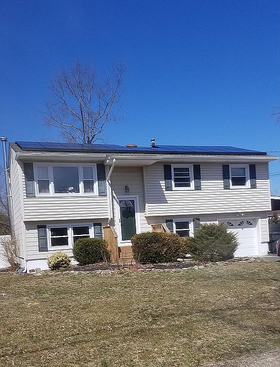 1st image of 136 Leaf Ln