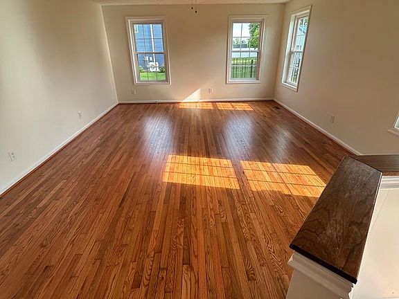 3rd image of 90 Lee St
