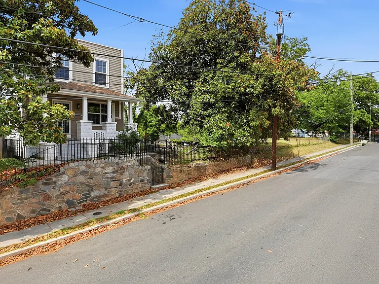 5818 Field Pl NE — Photo 3