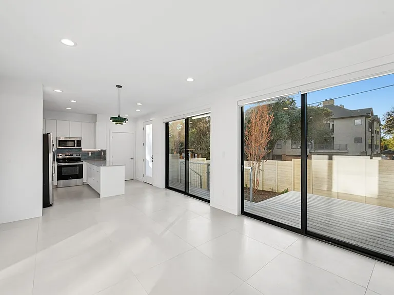 1915 Robbins Pl — Photo 14