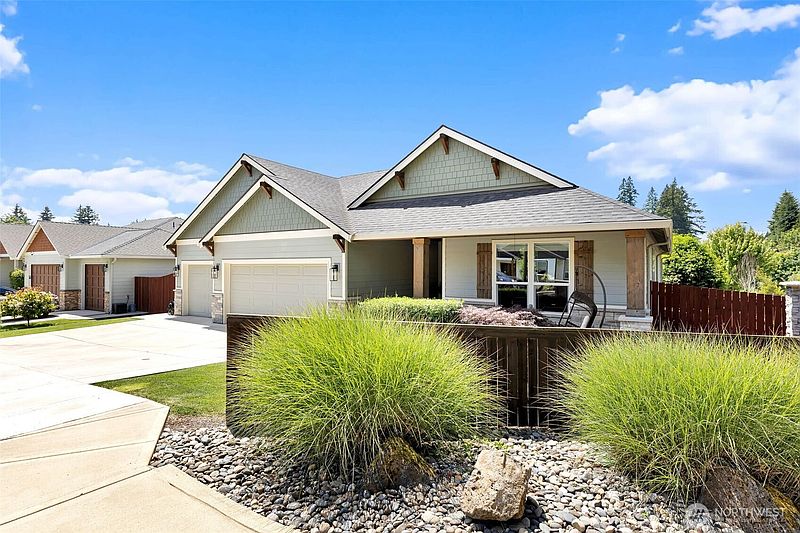 3rd image of 2918 NE 4th Avenue