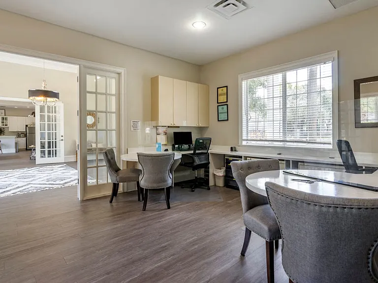 Woodridge Apartments — Photo 15