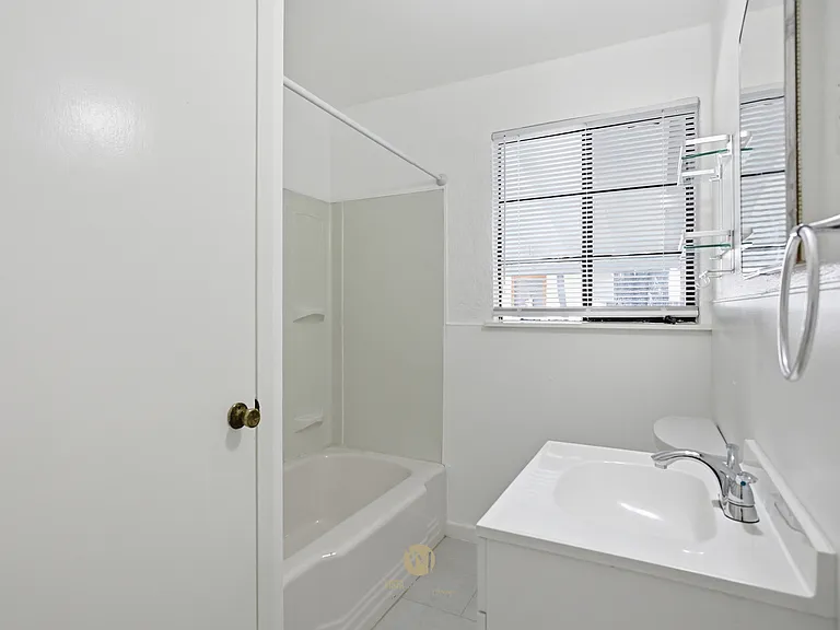 705 Florence St — Photo 13