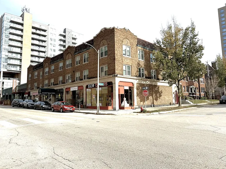 1800 N Farwell Apartments — Photo 18