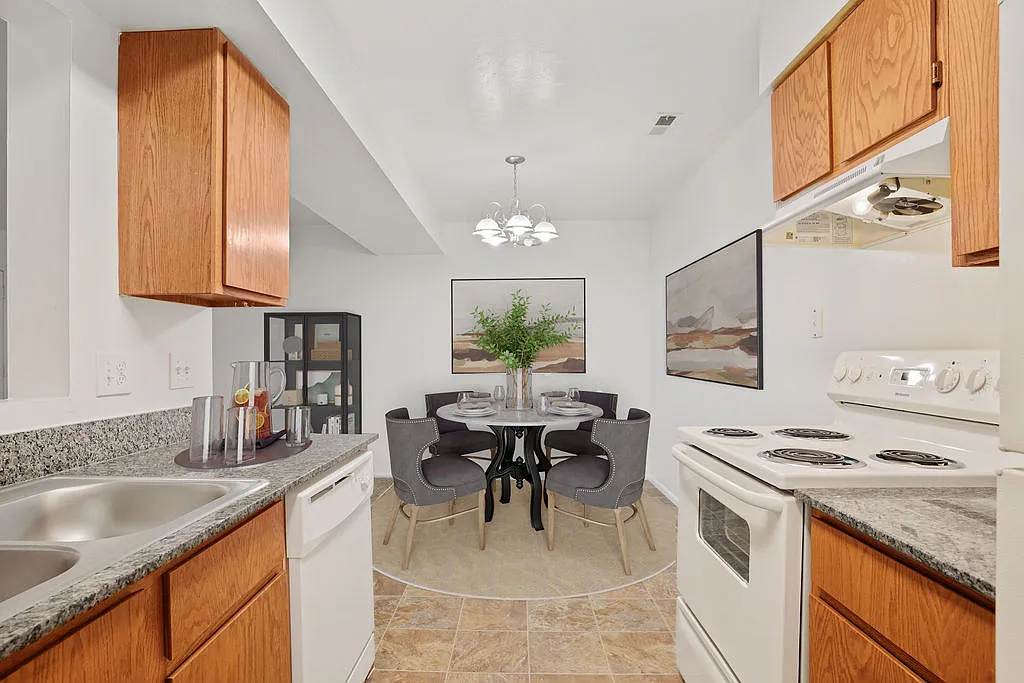 Highland Pointe Apartments — Photo 3