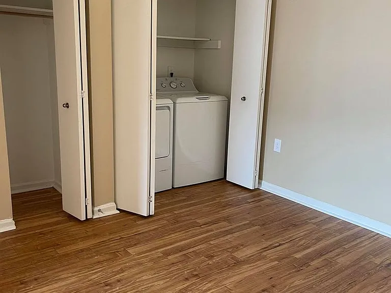 Walnut Manor Apartments — Photo 28