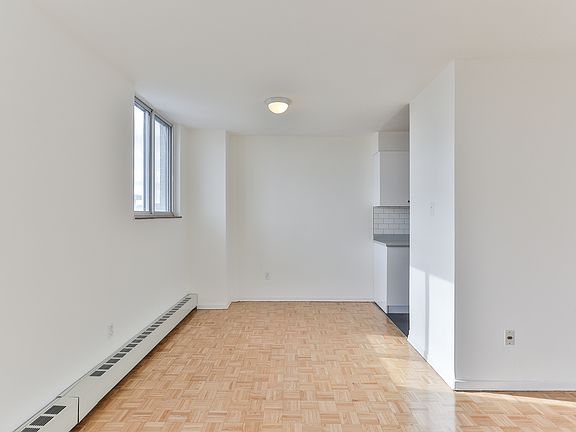 5th image of 80 Cosburn Ave #1202