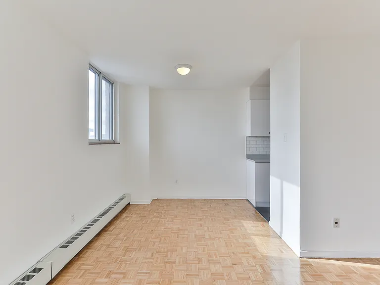 80 Cosburn Ave — Photo 6
