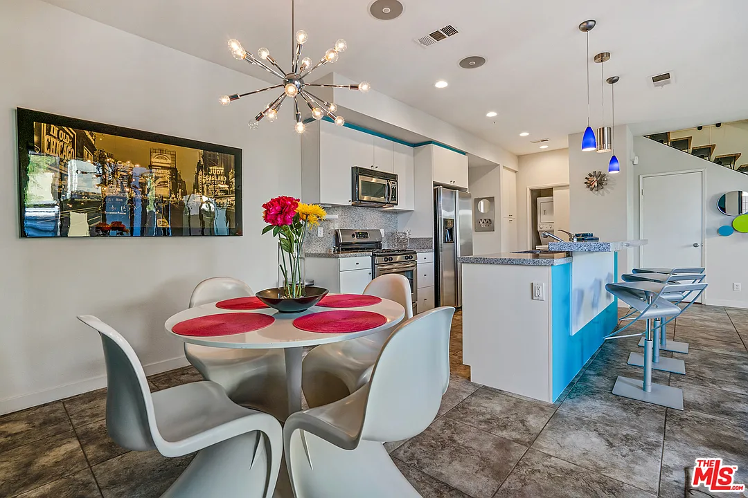 2 bed, 2.5 bath, 1800 sqft, $4,750 — Photo 3