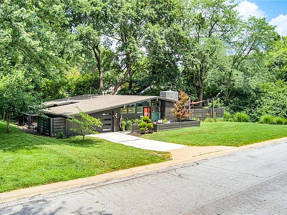 3rd image of 2204 W 71st Ter