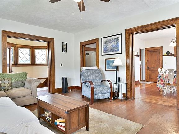 5th image of 50 Cherry Ave