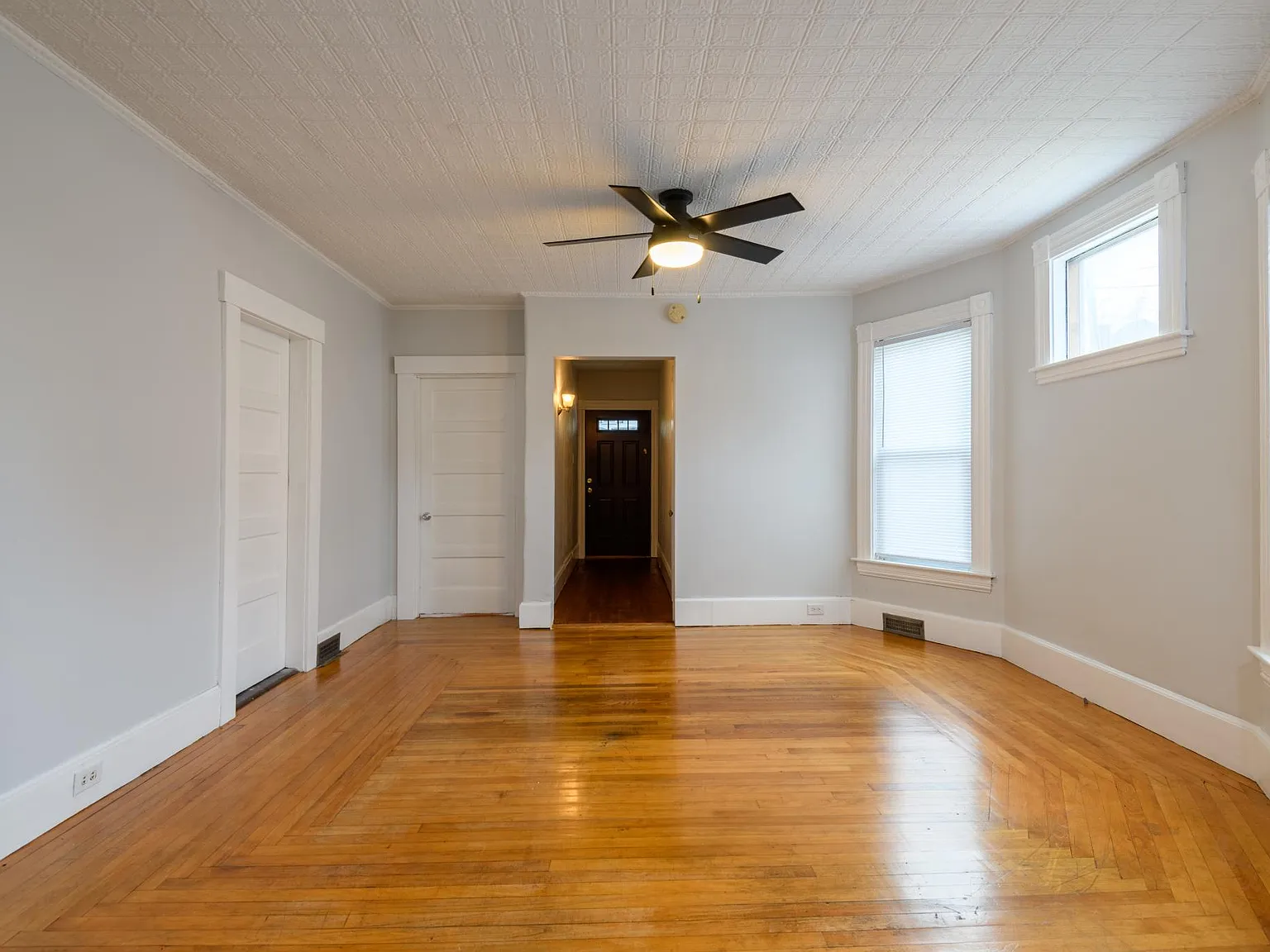 180 Milford St — Photo 3