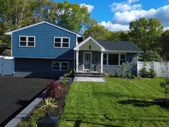 354 Easton Street, Ronkonkoma, NY 11779