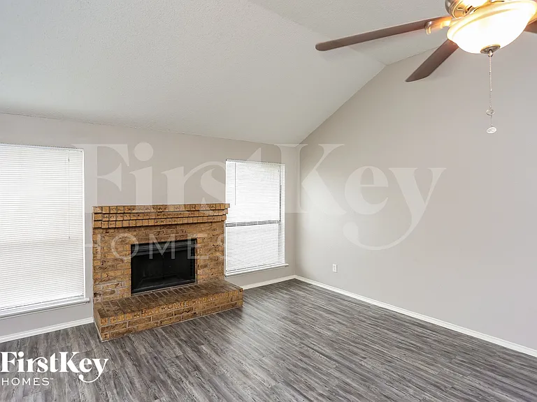 1269 Roan Dr — Photo 4