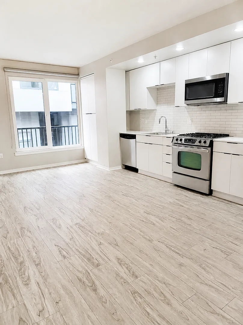 Beautifully Updated Seattle Studio Condo @ the Highly Desirable Parc-Belltown Community! — Photo 4