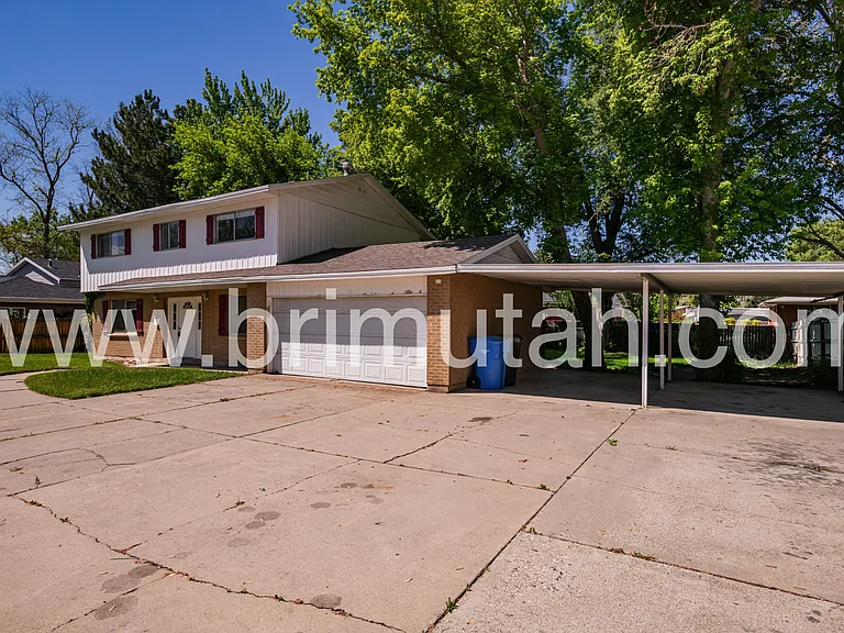 1561 E Delaware Ln — Photo 23