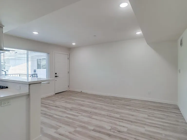 Welcome Surf House Villas E, a newly renovated luxury apartment community in the heart of Pacific... — Photo 4