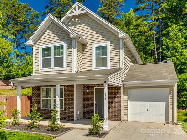 303 Cornielle Ln, Charlotte, NC 28216