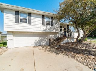 4312 S Hickory Hill Rd, Sioux Falls, SD 57103