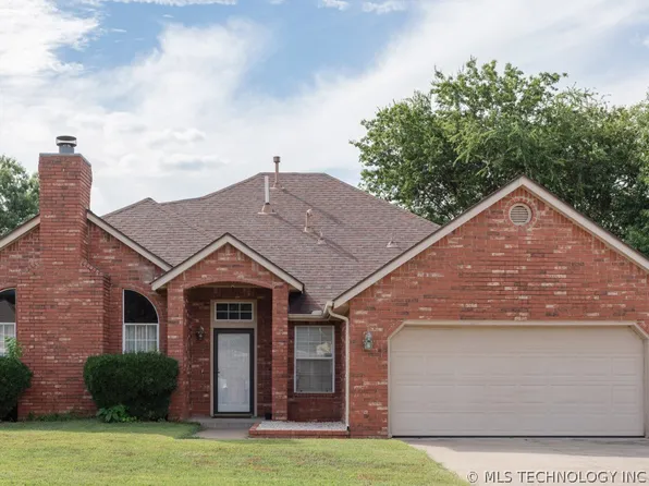 308 S Indianwood Ave, Broken Arrow, OK 74012