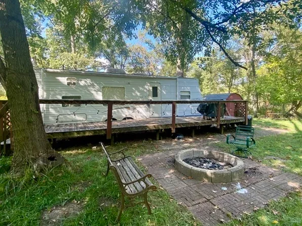 26/30 Woodhaven Dr E, Sublette, IL 61367