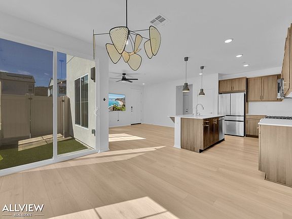 2nd image of 203 Woodland Pl