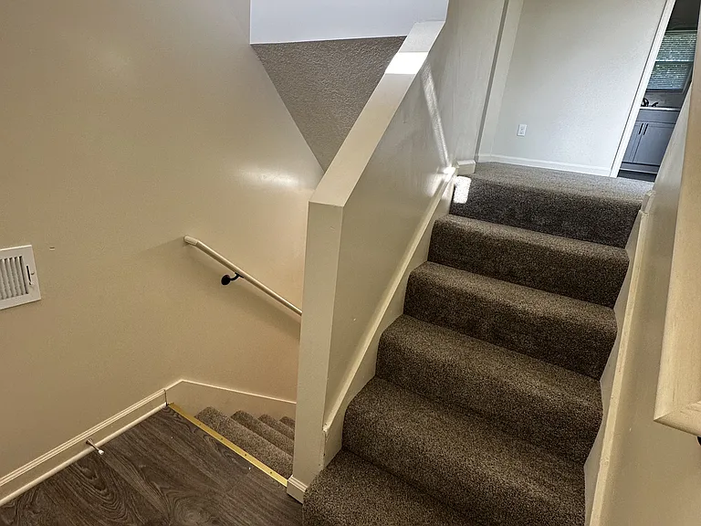 3235 N 84th Ter — Photo 3