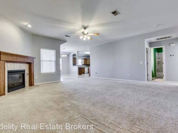 719 E Pointe Court Ln, Mustang, OK 73064