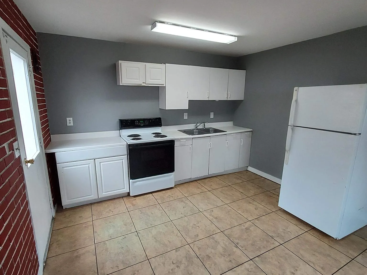 3 bed, 925 sqft, $1,800 — Photo 4