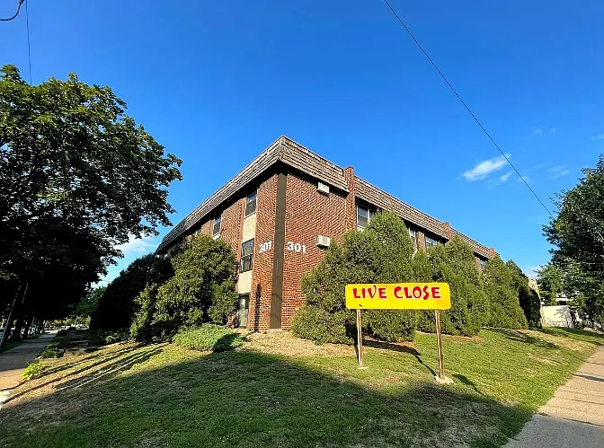 301 University Ave SE