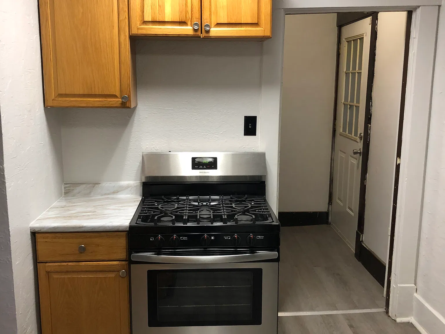 3 bed, 1560 sqft, $1,990 — Photo 2